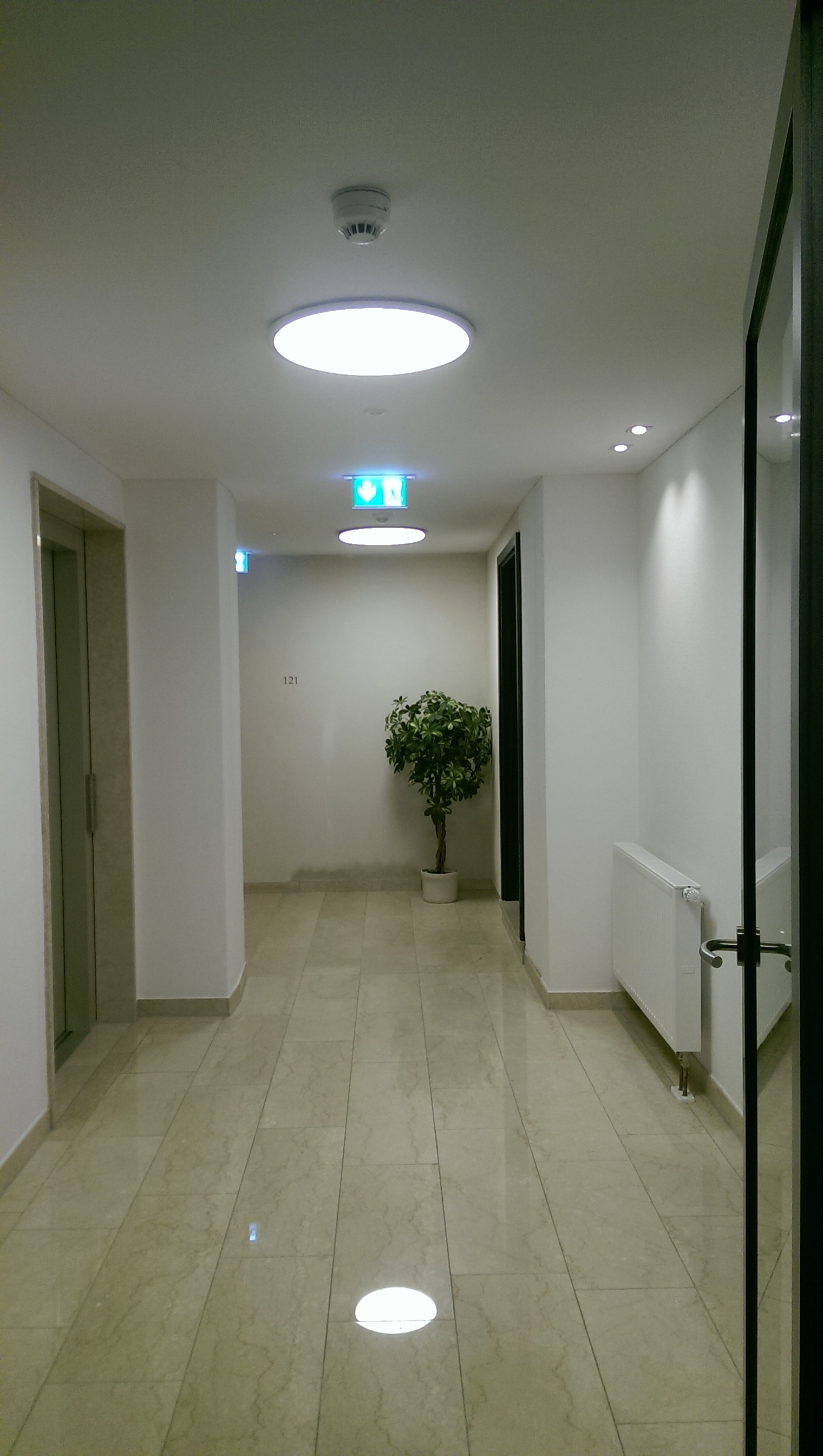 LED Beleuchtung Hotelneubau Flur